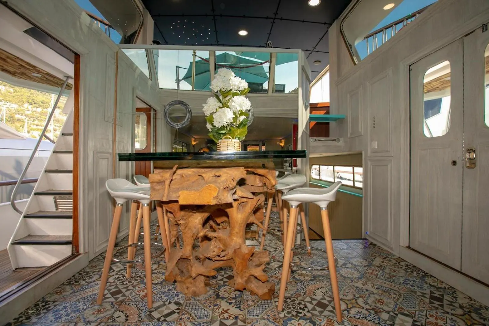 Superbe Experience A Bord! Hotel Menton Botel