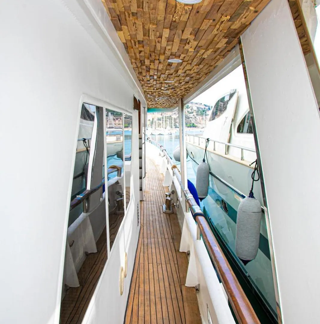 Superbe Experience A Bord! Hotel Menton Botel